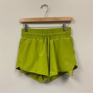 Albion Fit Women's Lunge Shorts Pull On Athletic Snap Pea Green Size Small